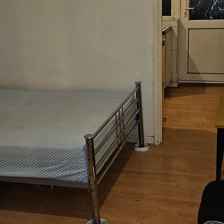 No Frills & Nothing Fancy 1 Bed Studio City Centre Cardiff Exterior foto